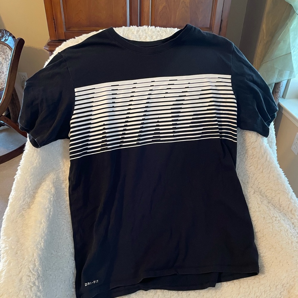 Men’s Nike tshirt